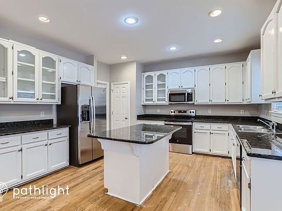 3rd image of 185 Briarsweet Way