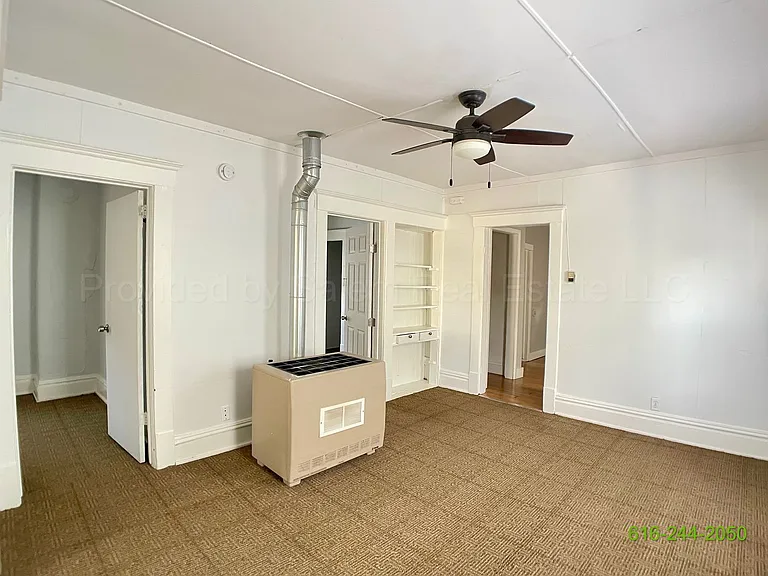344 - 346 Diamond Ave SE — Photo 4