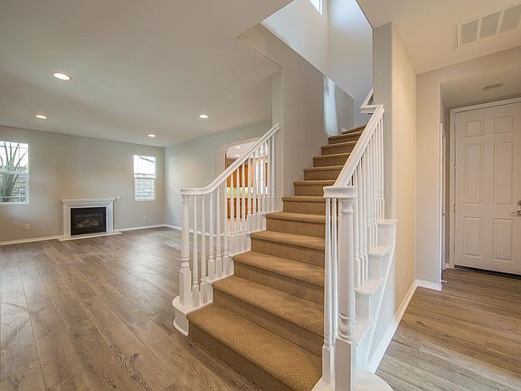 4th image of 380 Town Forest Ct