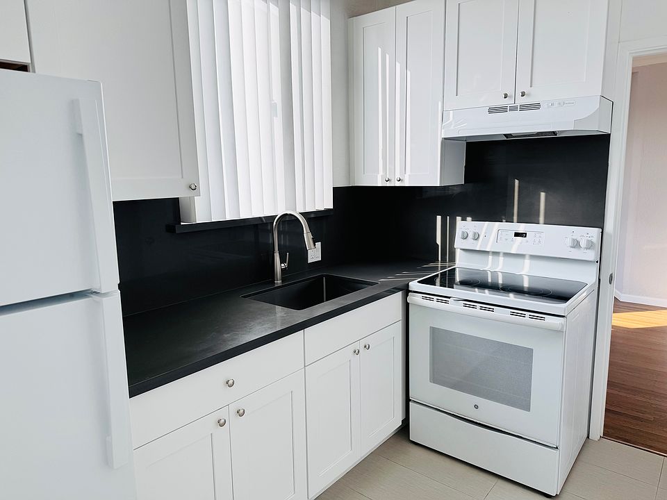 2nd image of 1469 Sacramento St #7