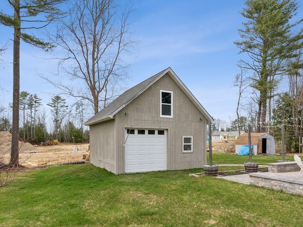 14 Mallett Drive, Topsham, ME 04086