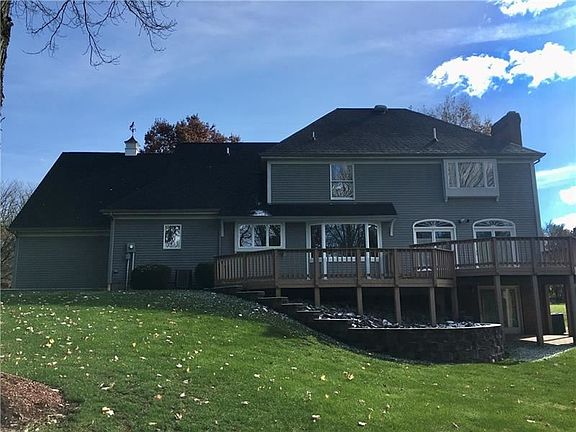 4th image of 10 Victoria Dr