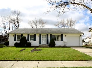 811 Robinson Ave, Streamwood, IL 60107