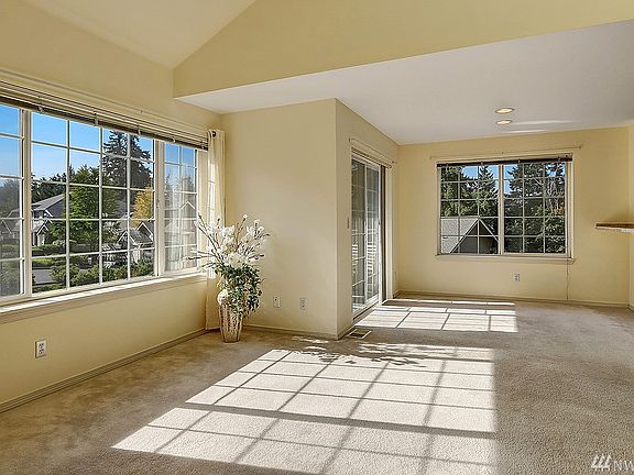 2nd image of 18542 NE 57th St