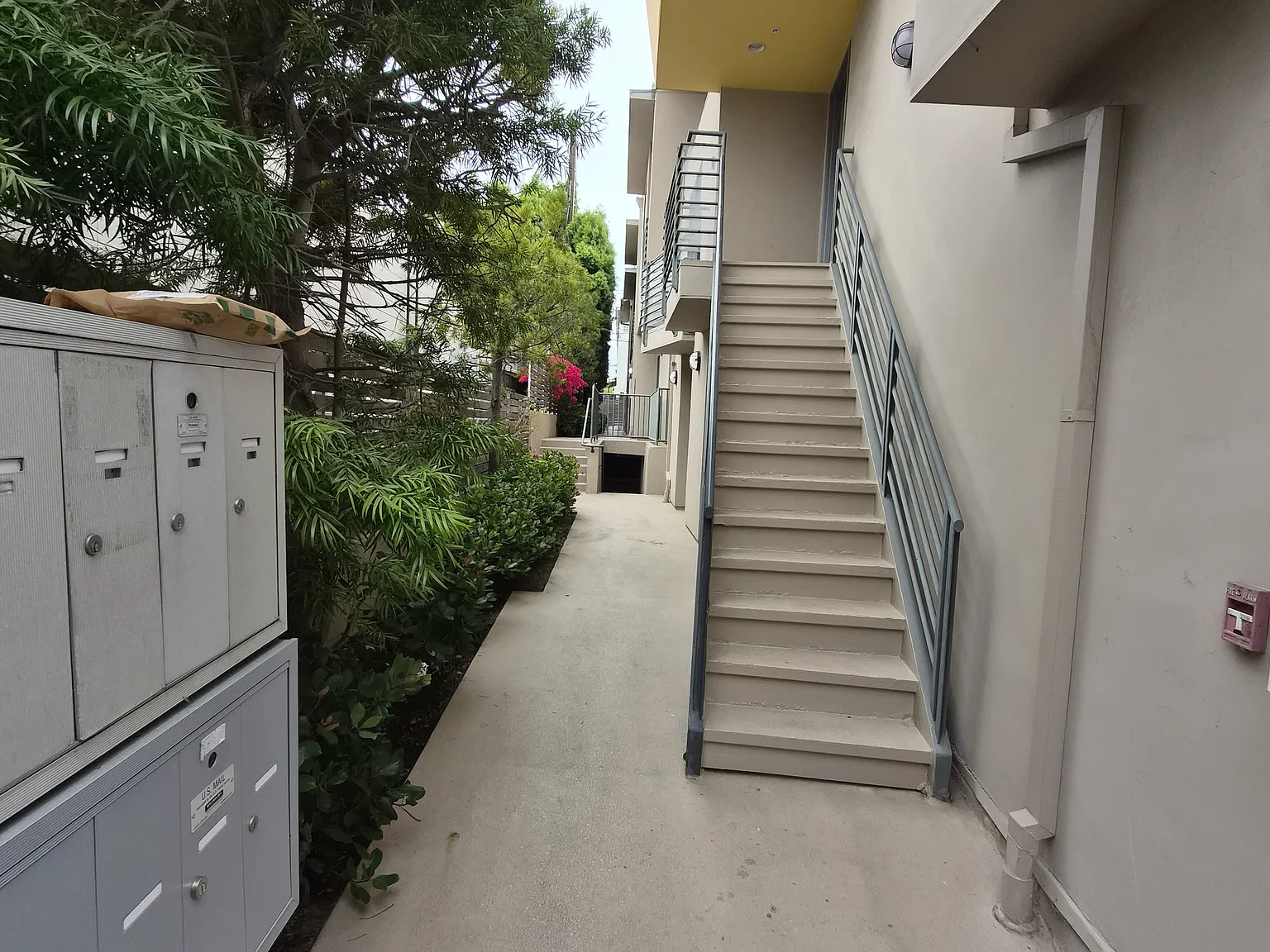 2 bed, 1.5 bath, 1250 sqft, $3,000 — Photo 3