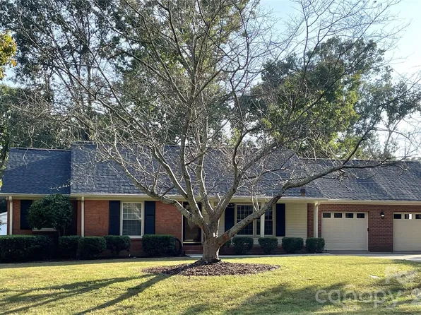 204 General Je Johnston St, Stanley, NC 28164