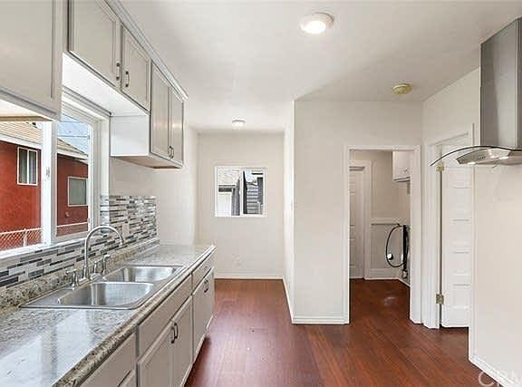 4th image of 2647 Thorpe Ave
