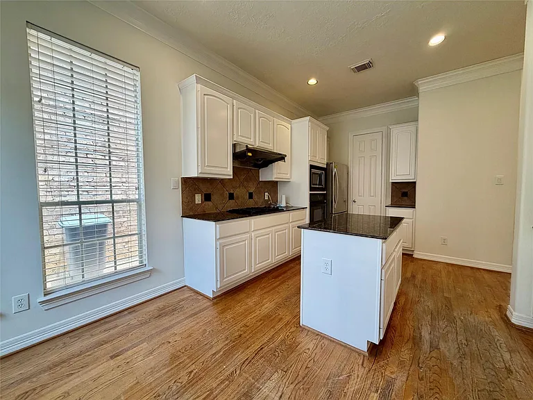 2806 Briarhurst Park — Photo 9