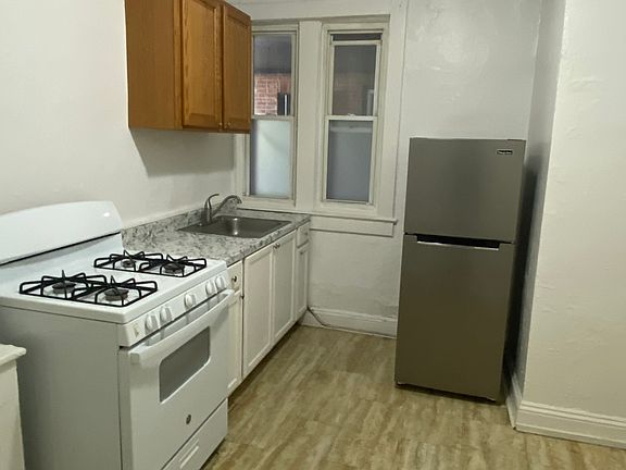 2nd image of 694 Rutherford Ave APT B2