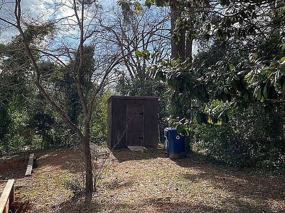 3rd image of 305 Jennings Ave