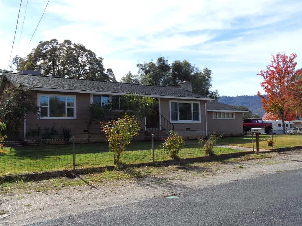 395 Sunset St photo 1