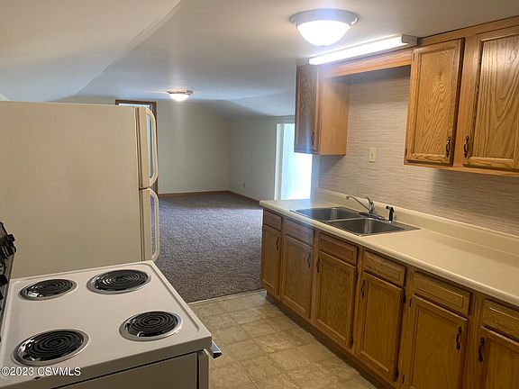 3rd image of 218 Broad St