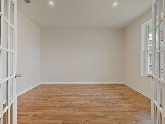 4th image of 2557 Garner Dr