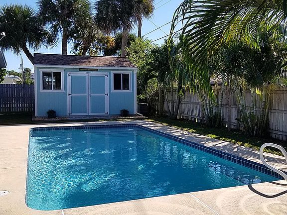 Workshop/pool house