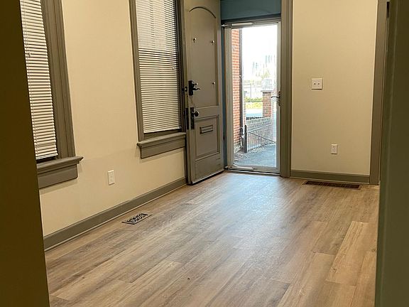 3rd image of 303 E Livingston Ave #303