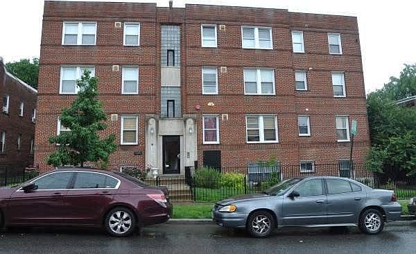 Brentwood Square Condominium exterior