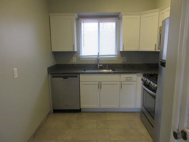 4725 California St #6 — Photo 5