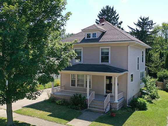 3rd image of 209 S Cass St