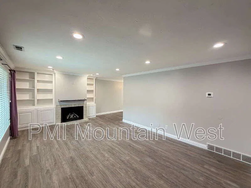 3 bed, 2.5 bath, 1500 sqft, $2,450 — Photo 2