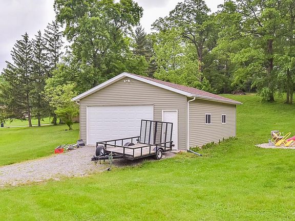 4th image of 2447 Carriage Hill Dr