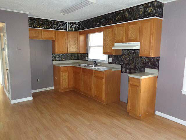 1st image of 253 E 35th St