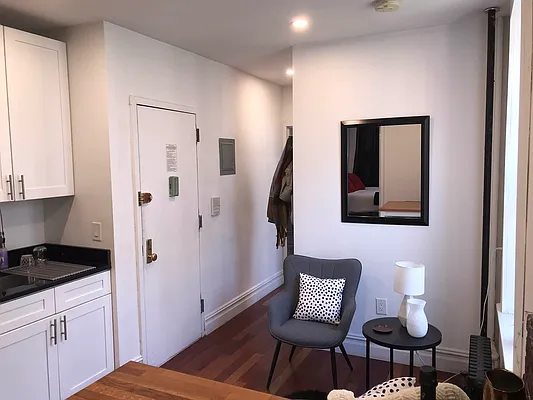 Rented by Bond New York | media 17