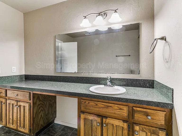 10607 N Macarthur Blvd — Photo 17