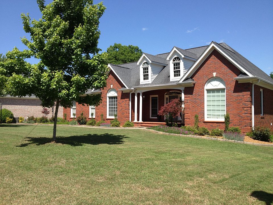 Full landscaping/irrigation