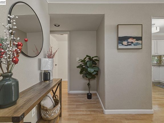 4th image of 1130 Vista Pointe Cir