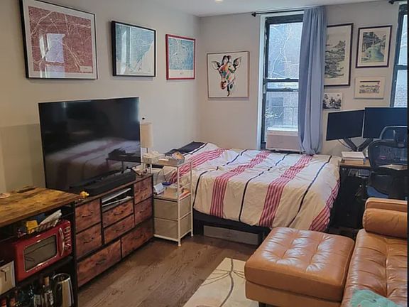 4th image of 310 E 89th St APT 10