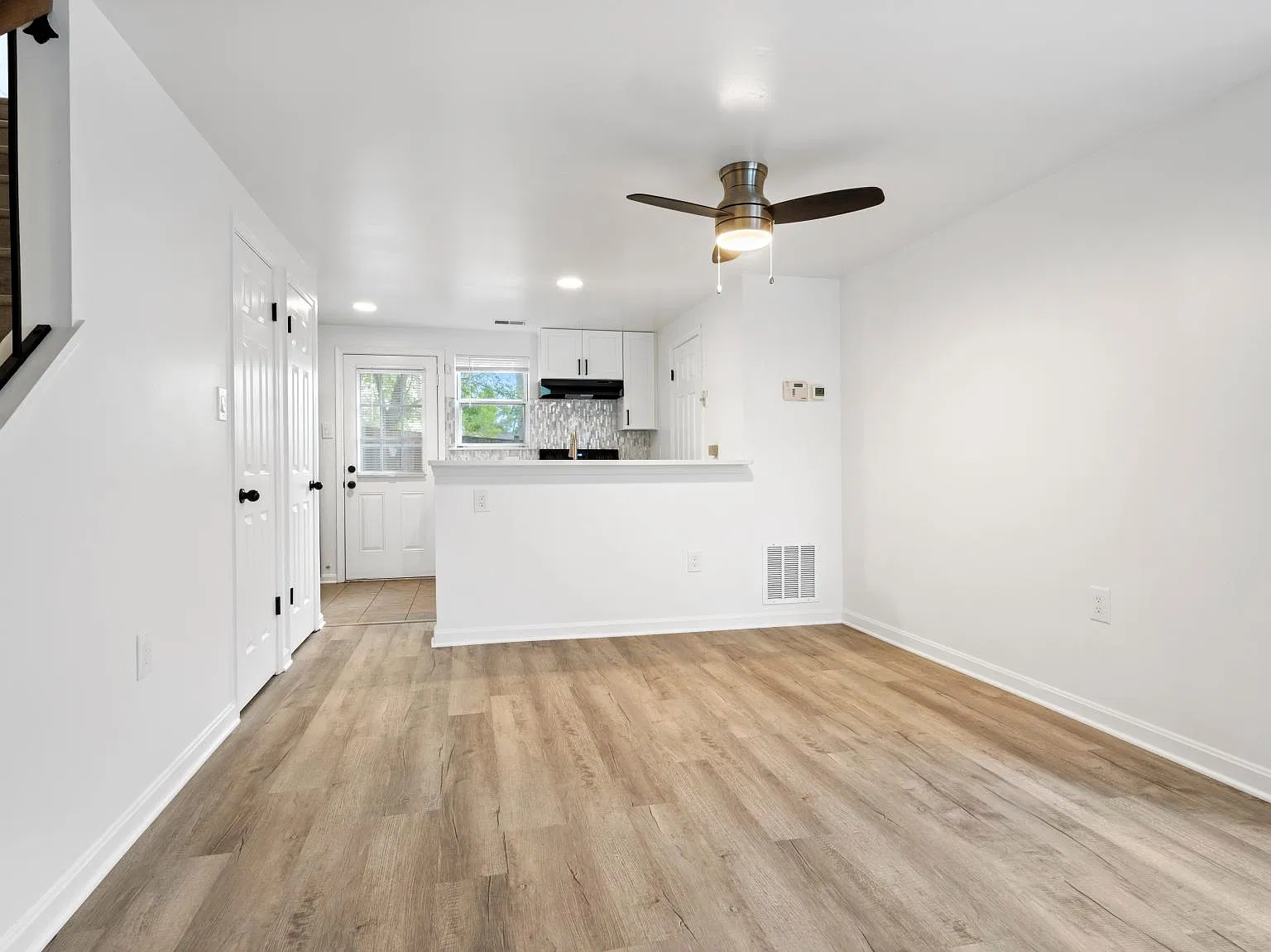 4389 Pembrook Village Dr — Photo 2