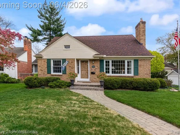 304 Highland Ave, Rochester, MI 48307