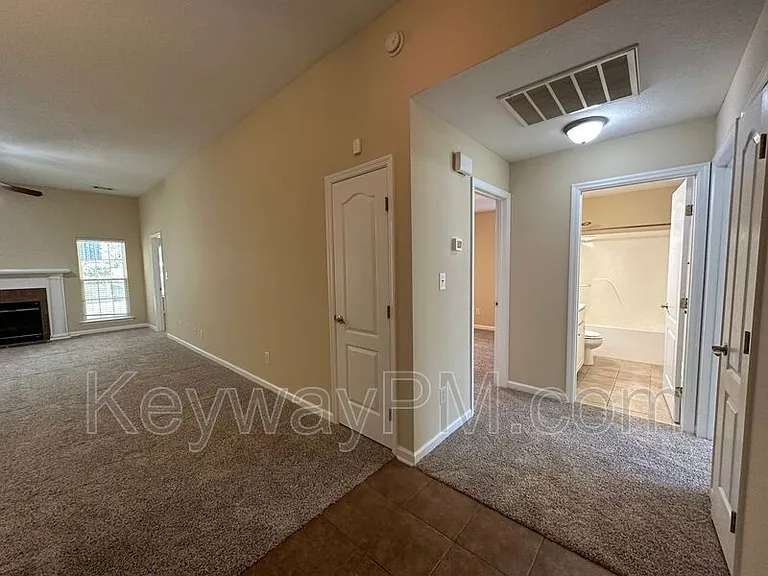 2136 Sylvan Lake Dr — Photo 4