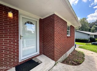 218 Edgewood Dr, Jacksonville, NC 28546