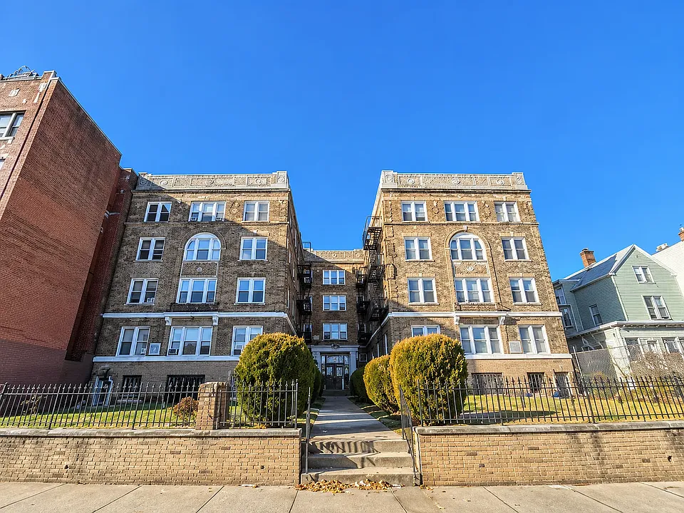 221 Roseville Ave #305