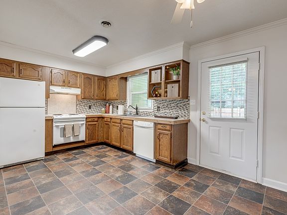 5th image of 561 Cedarvilla Dr