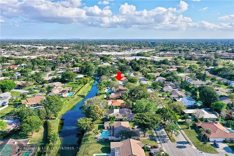 1st image of 9975 Ramblewood Dr
