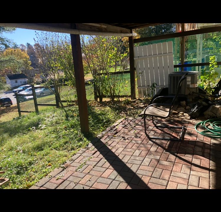 2nd image of 307 Hill St