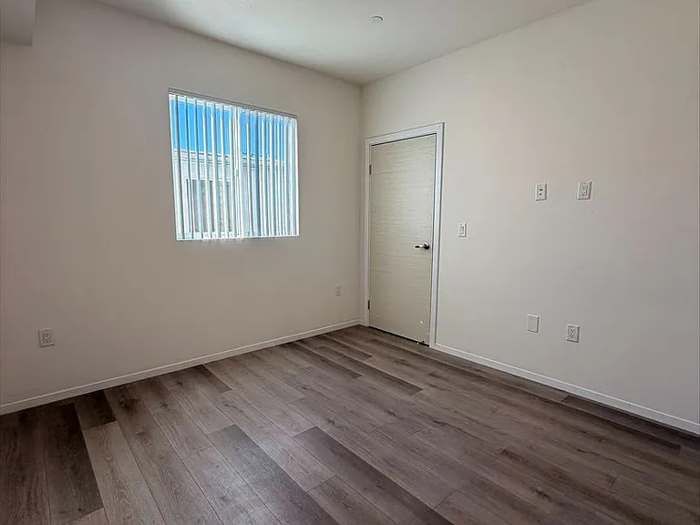 Bear Claw Apartments — Photo 10