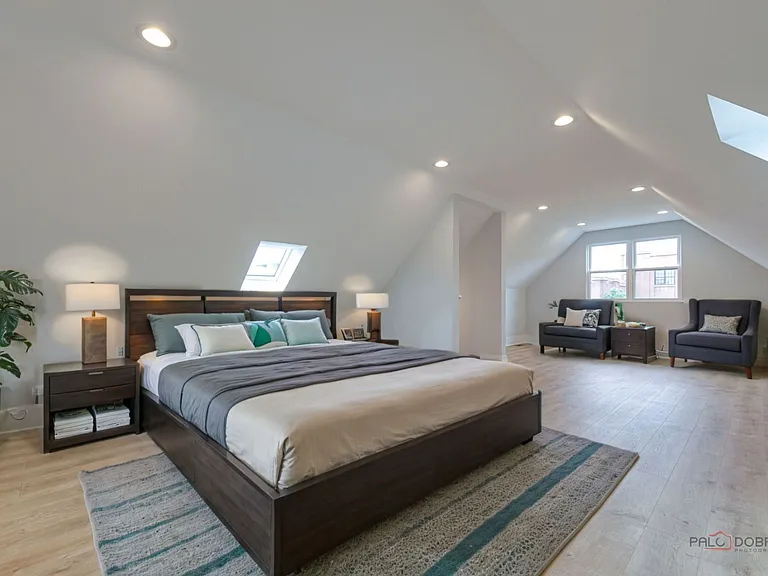1747 N California Ave #2 — Photo 13