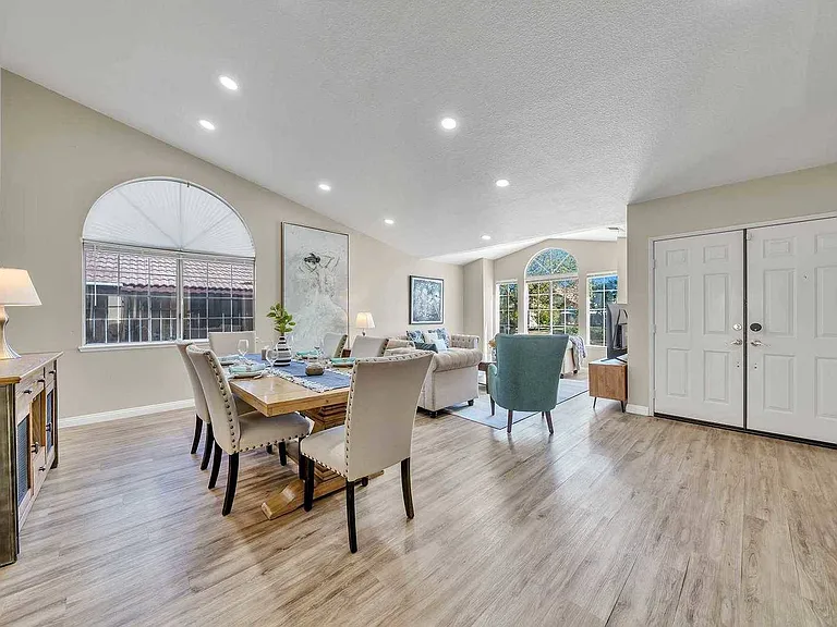 688 Black Oak Cir — Photo 9