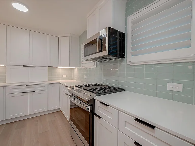 2702 Delano St — Photo 21