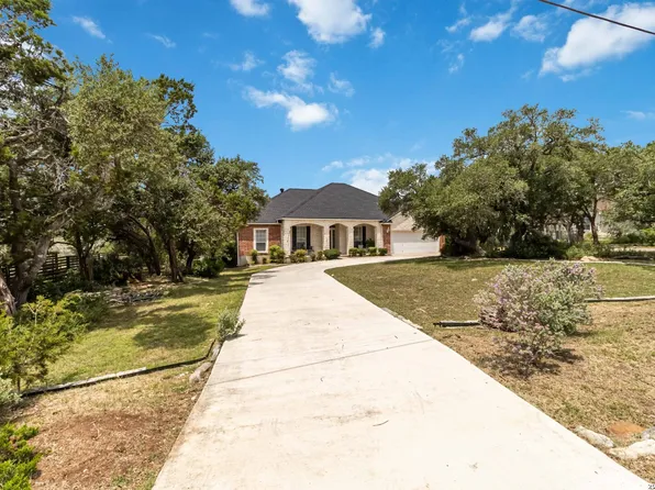 573 MOUNTAIN OAKS DR, Canyon Lake, TX 78133