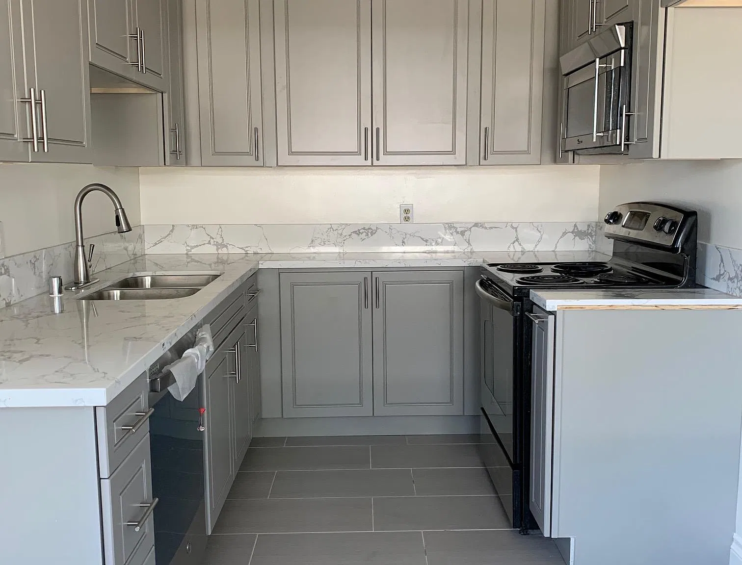 521 N Hill Ave — Photo 1