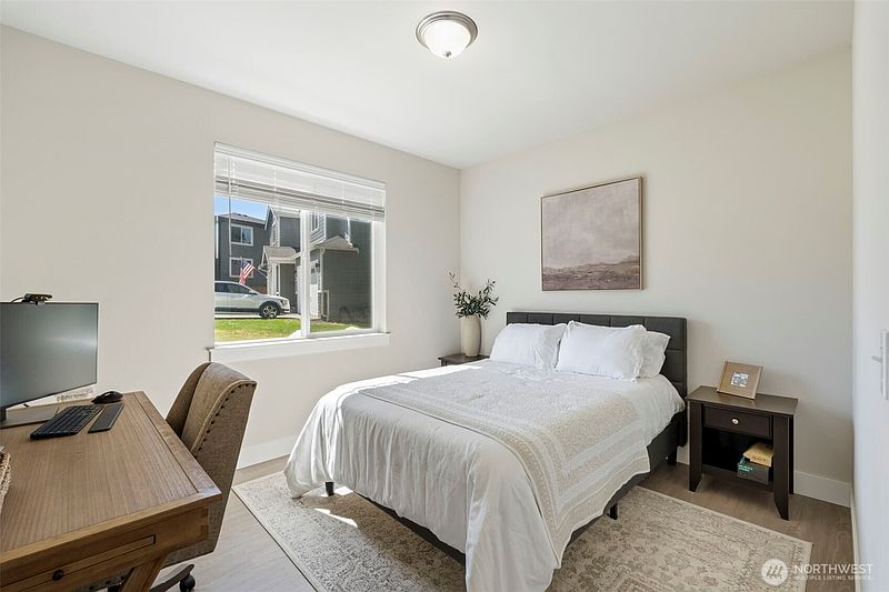5th image of 7617 Deschutes Woods Court SE