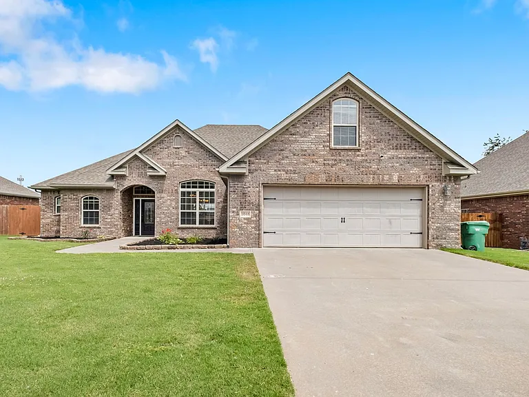 1048 Tarah Knolls Cir — Photo 1