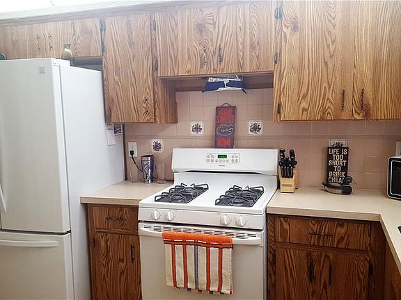 4th image of 469 Muirfield Ct
