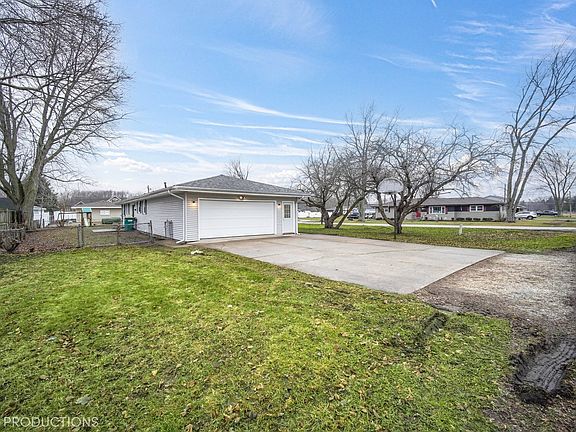 3rd image of 501 Debbie Ln