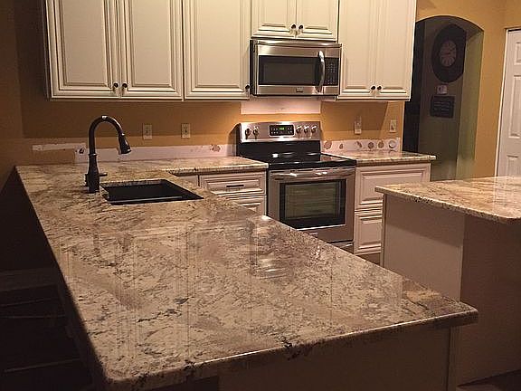 Kitchen bar/island