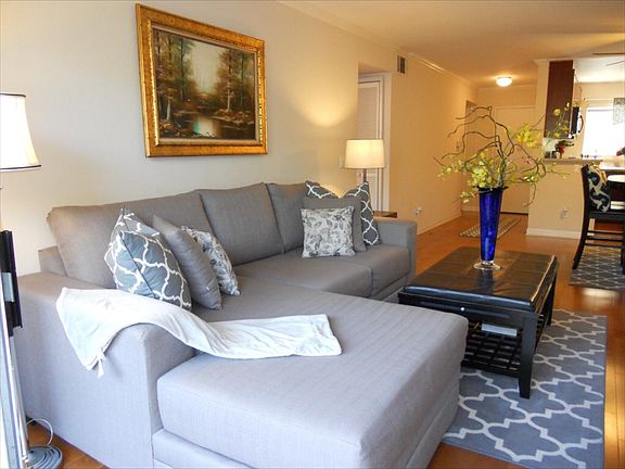 5th image of 5550 Owensmouth Ave APT 115